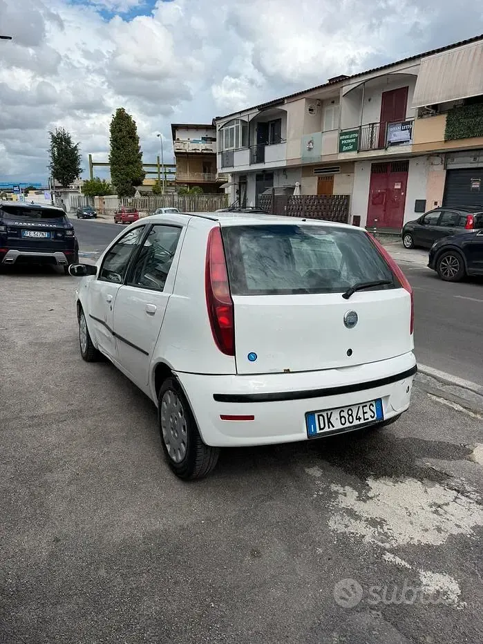 Usata Fiat Punto 80 CV (58 kW) 2003 Bianco Utilitaria