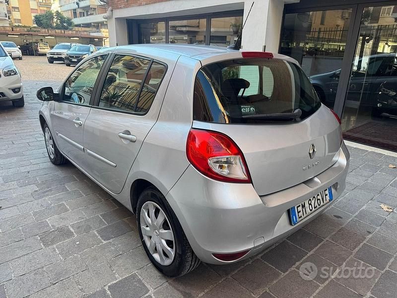 Usata Renault Clio IV Dynamique 75 CV (55 kW) 2014 Grigio Utilitaria