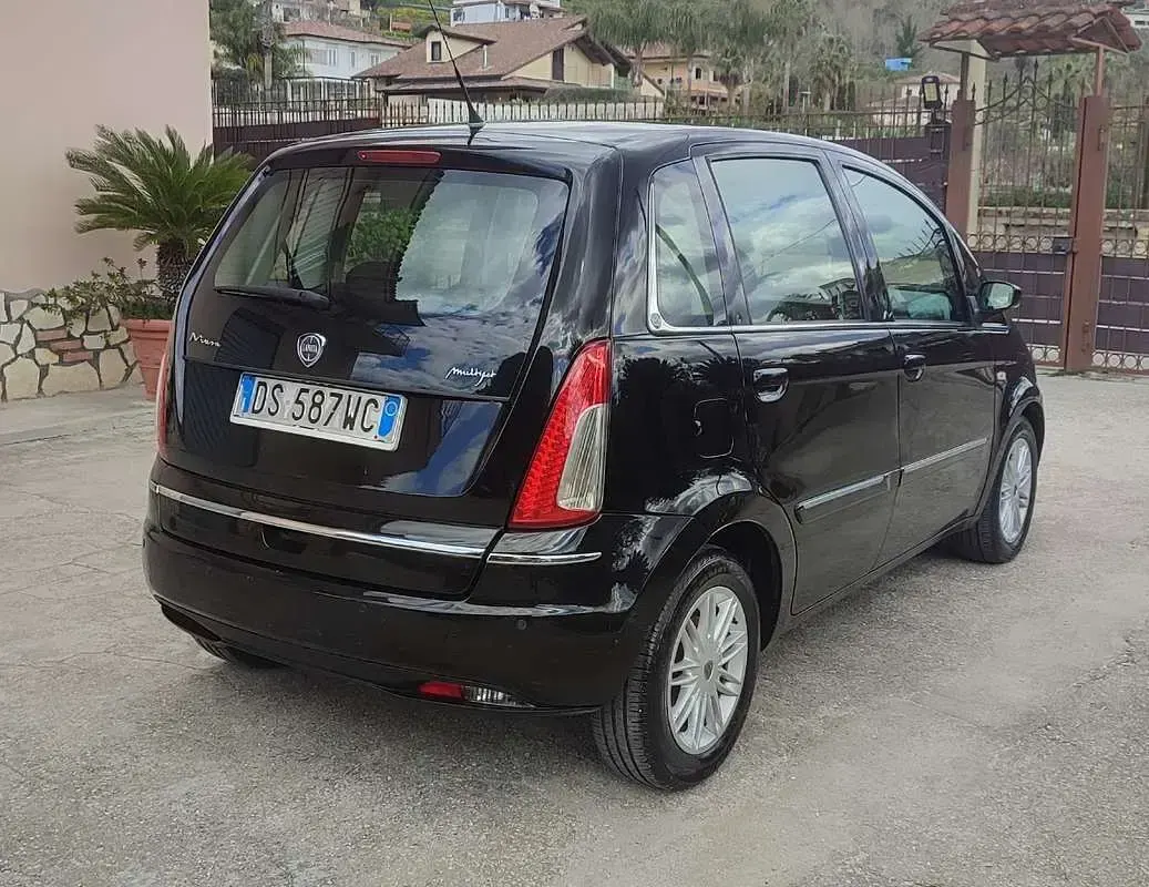 Usata Lancia Musa 90 CV (66 kW) 2009 Nero Monovolume