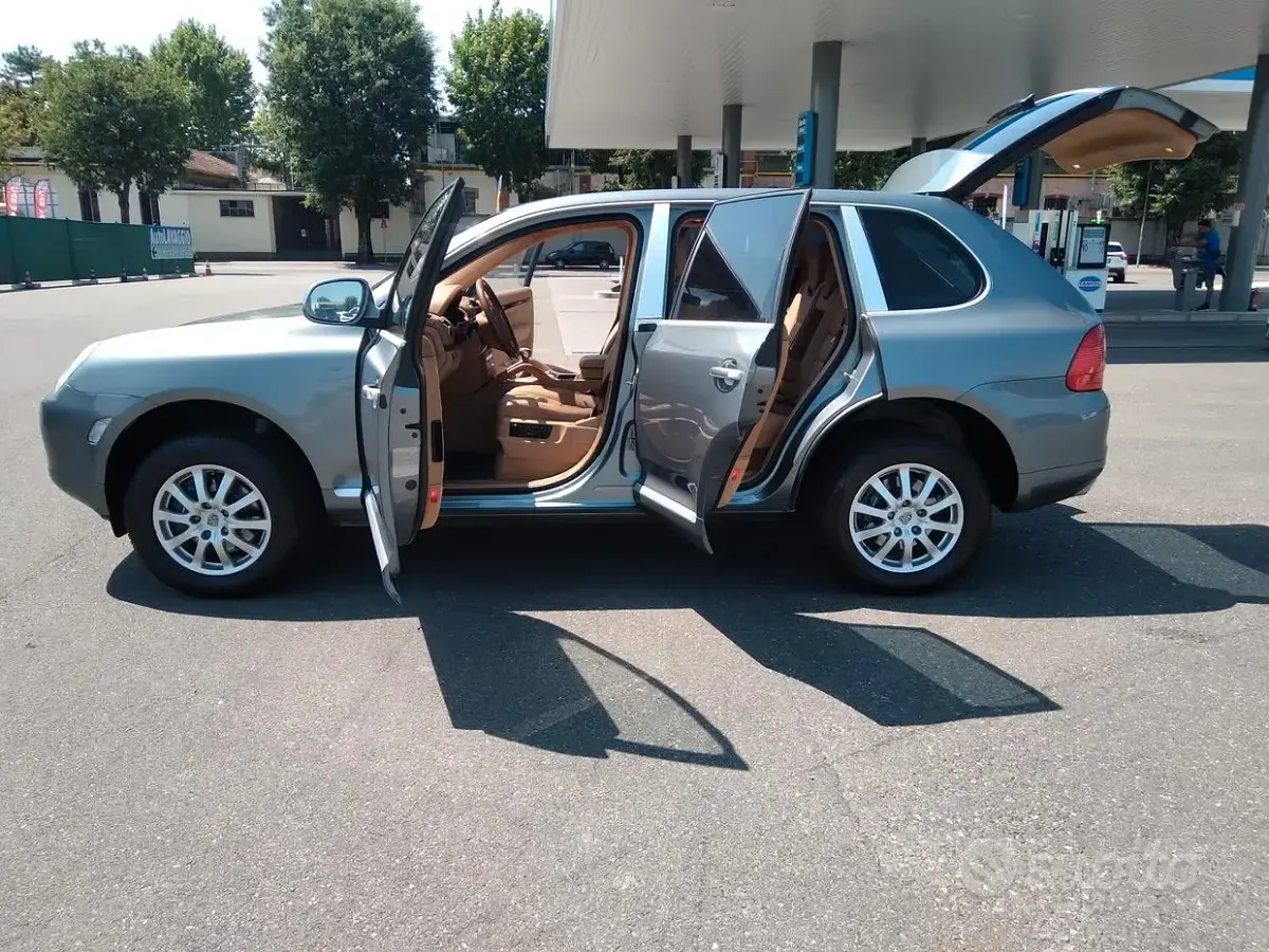 Usata Porsche Cayenne 250 CV (183 kW) 2005 Grigio SUV