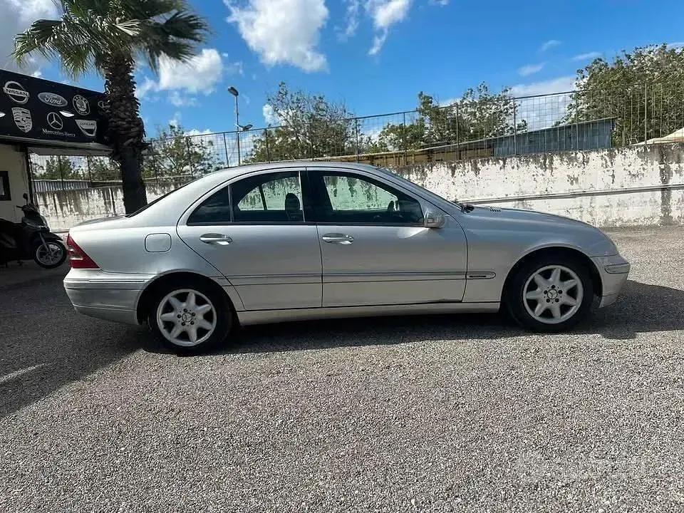 Usata Mercedes C220 231 CV (169 kW) 2004 Grigio Berlina