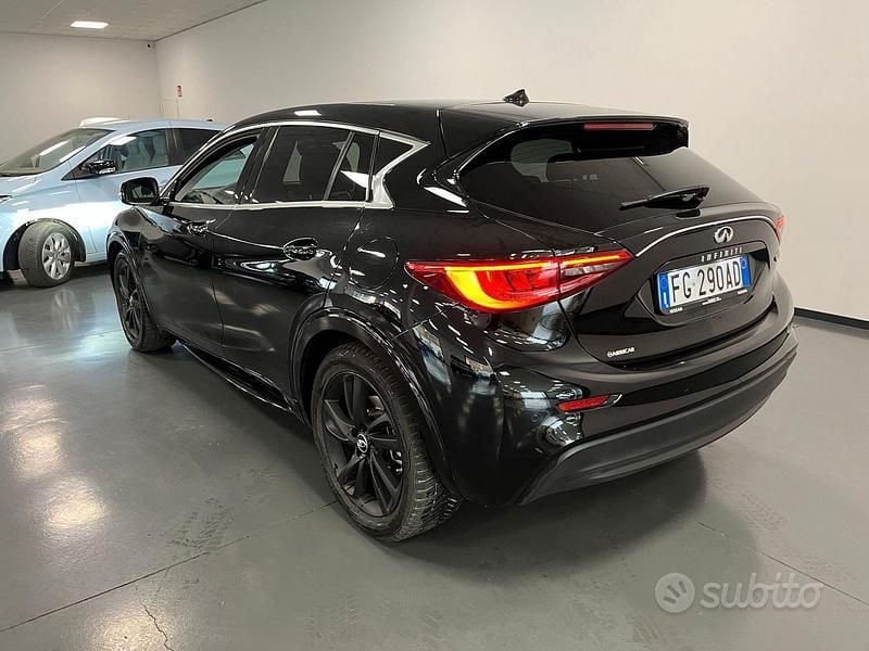 Usata Infiniti Q30 Business Executive 109 CV (80 kW) 2016 Nero Berlina