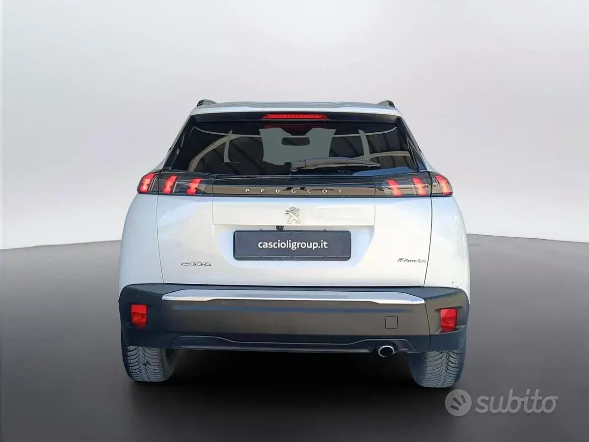 Usata Peugeot 2008 Allure 131 CV (96 kW) 2023 Bianco SUV