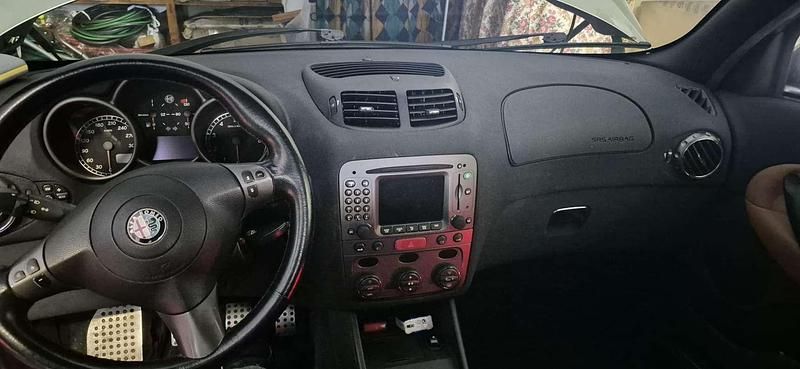 Usata Alfa Romeo 147 GTA 252 CV (185 kW) 2003 Verde Utilitaria