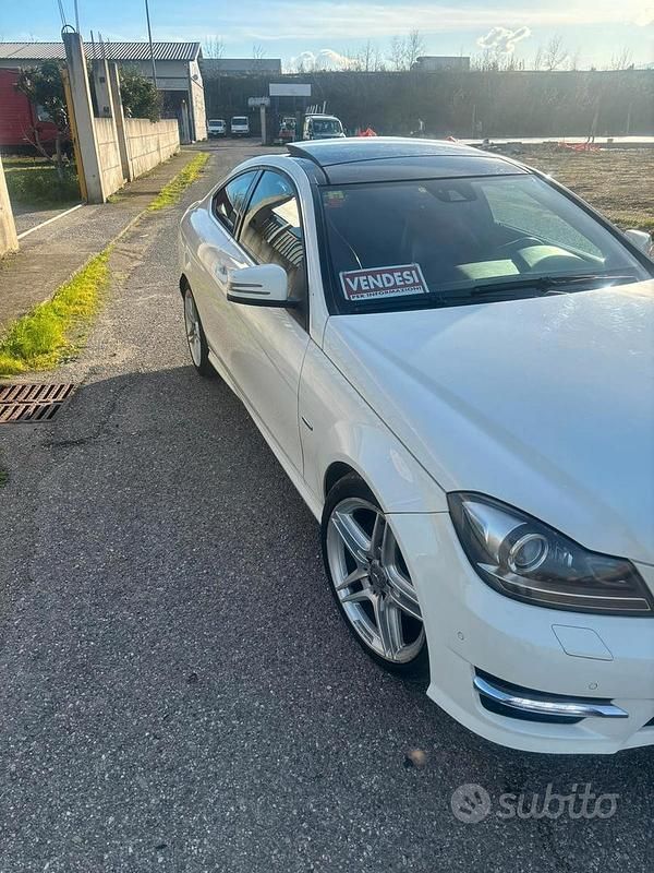 Usata Mercedes C220 AMG 170 CV (125 kW) 2012 Bianco Coupé