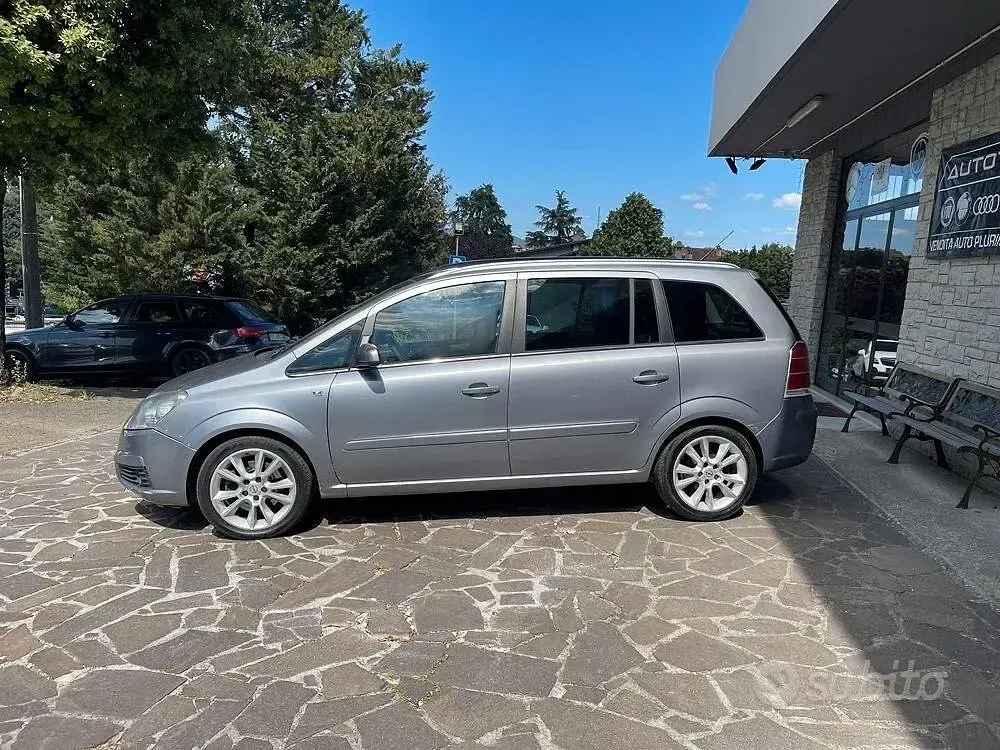 Usata Opel Zafira Cosmo 120 CV (88 kW) 2011 Grigio Monovolume