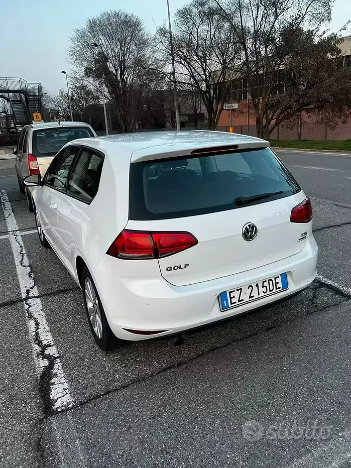 Usata VW Golf Sportsvan 105 CV (77 kW) 2015 Bianco Monovolume