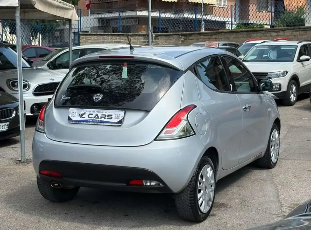 Usata Lancia Ypsilon Silver 69 CV (50 kW) 2014 Grigio Utilitaria