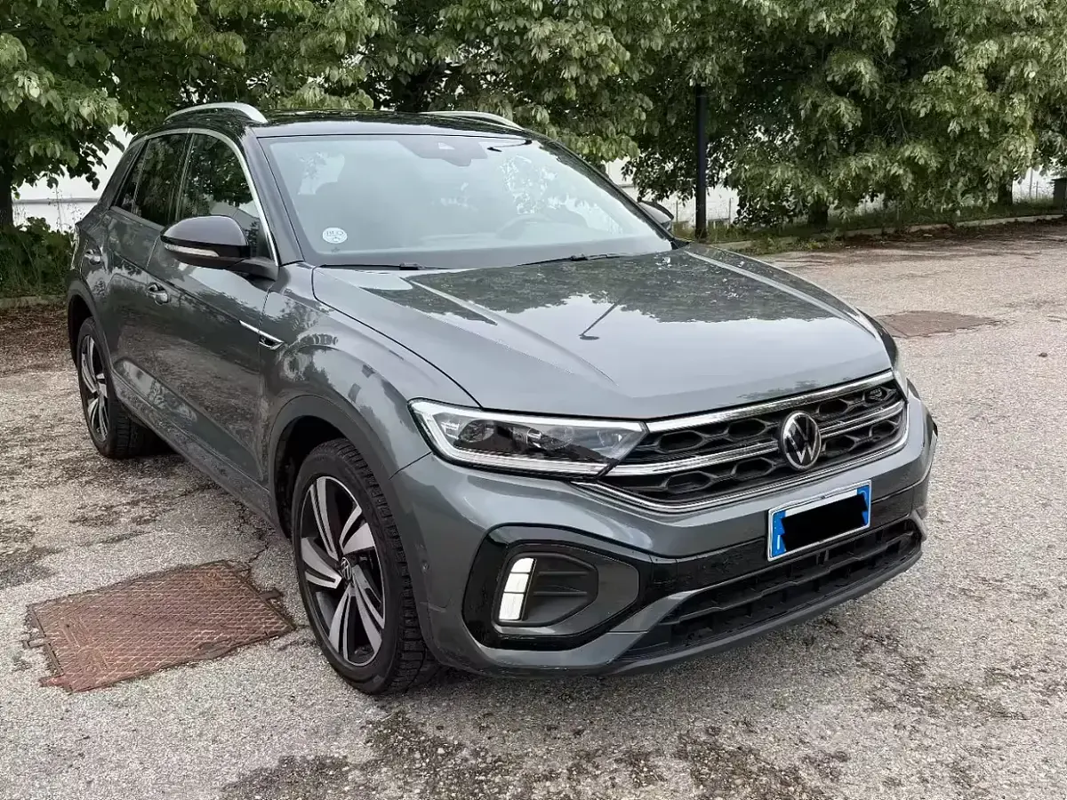 Begagnad VW T-Roc R-line 150 HK (110 kW) 2022 Grå SUV
