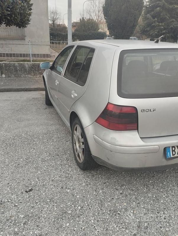 Usata 2002 VW Golf Tre volumi | 300 € (Super prezzo) - Immagine 1/4