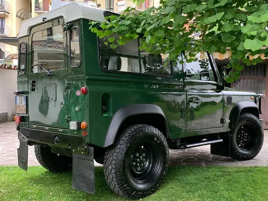 Usata Land Rover Defender 109 CV (80 kW) 2001 Verde SUV