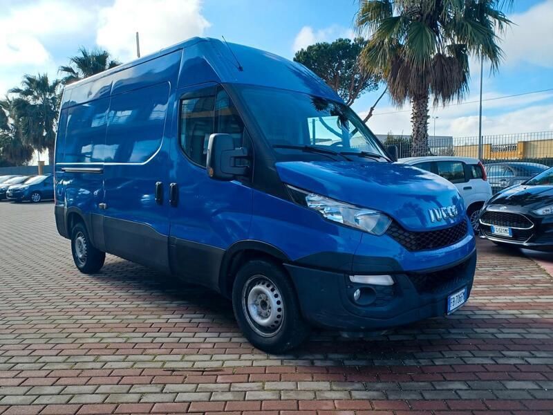 Usata Iveco Daily 126 CV (92 kW) 2015 Blu