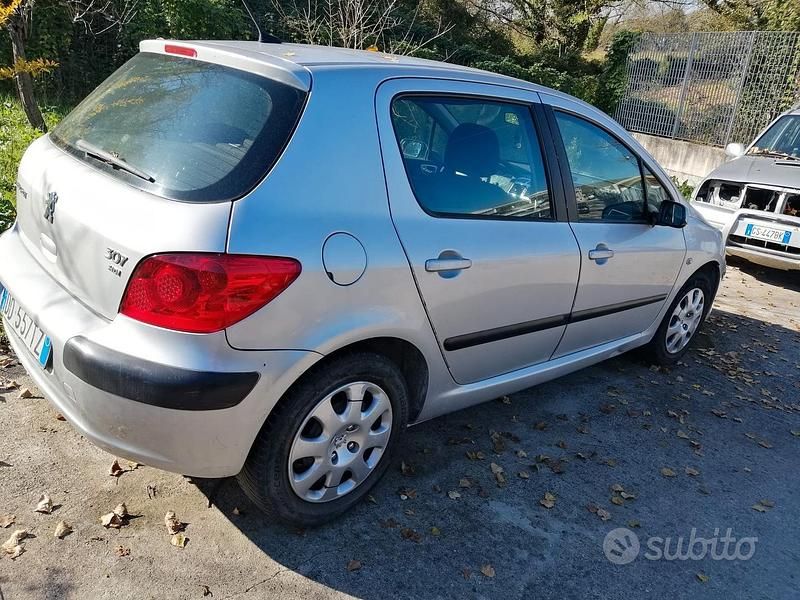 Grigio Usata 2006 Peugeot 307 Tre volumi | 1000 € (Ottimo prezzo) - Immagine 1/4
