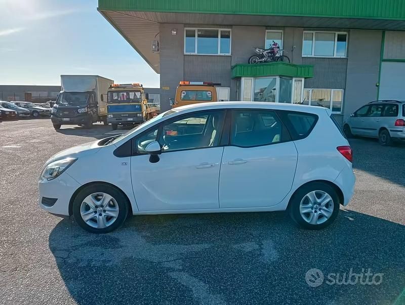 Usata Opel Meriva 95 CV (69 kW) 2017 Bianco Monovolume