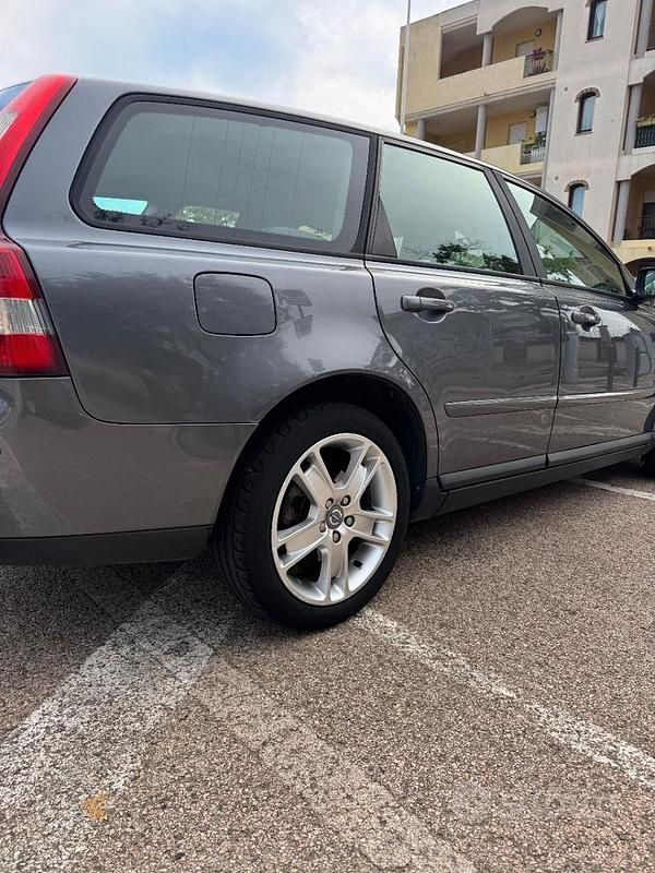 Usata Volvo V50 Momentum 136 CV (100 kW) 2007 Grigio Station wagon