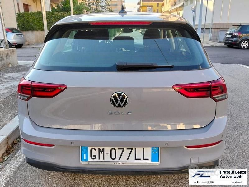 Usata VW Golf VIII Life 150 CV (110 kW) 2023 Grigio Berlina