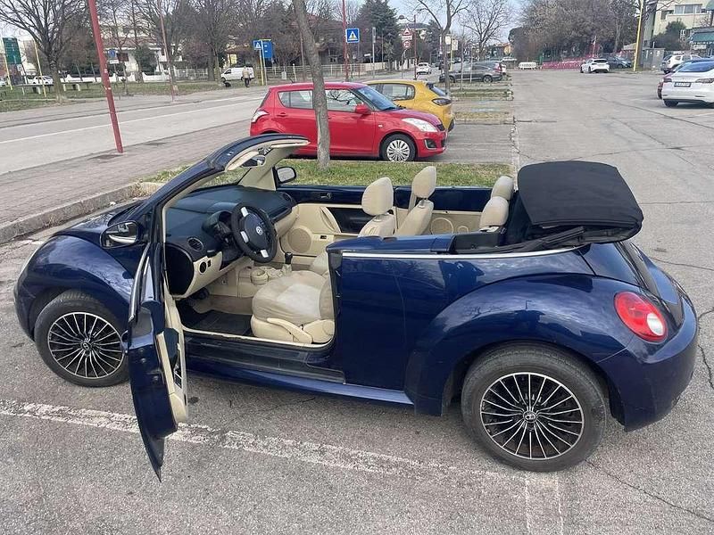 Usata VW New Beetle 101 CV (74 kW) 2006 Blu Utilitaria