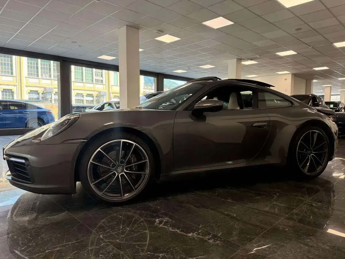 Usata Porsche 911 Carrera 4 385 CV (283 kW) 2020 Grigio scuro Coupé