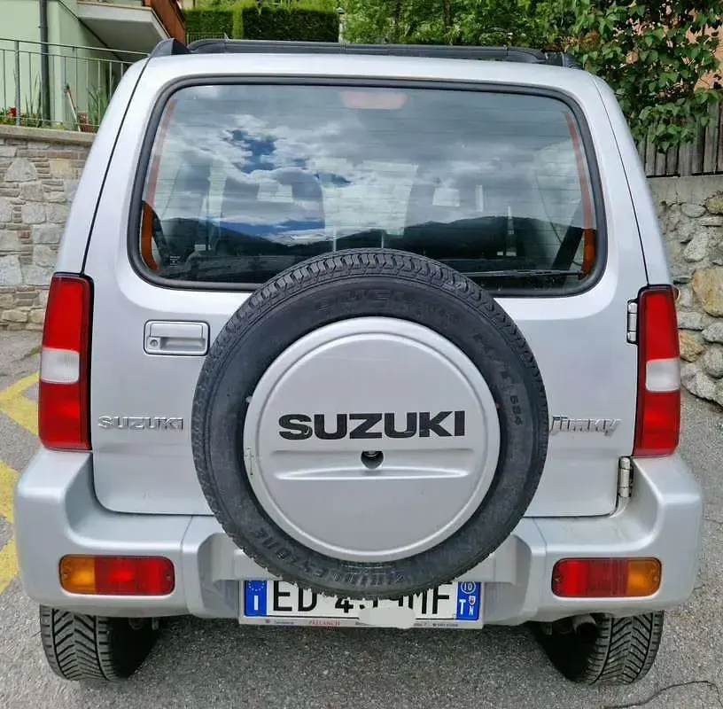 Occasion Suzuki Jimny 86 PK (63 kW) 2010 Zilver SUV