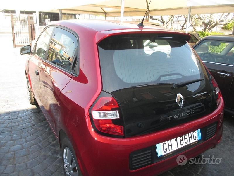 Usata Renault Twingo SE 70 CV (51 kW) 2015 Rosso Utilitaria