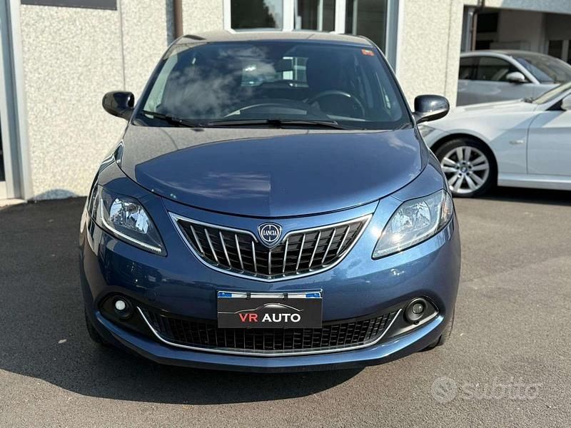 Usata Lancia Ypsilon Gold 69 CV (50 kW) 2022 Blu/azzurro Utilitaria