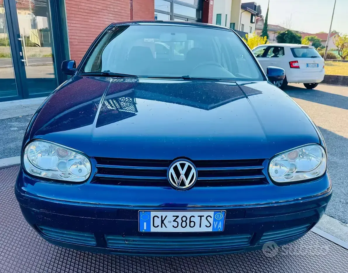 Usata VW Golf IV Comfortline 101 CV (74 kW) 2004 Bluazzurro Berlina