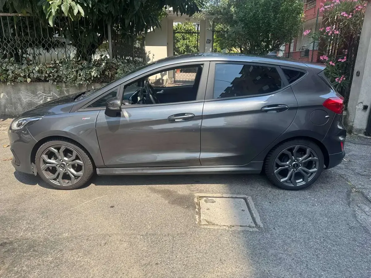Usata Ford Fiesta ST-Line 95 CV (69 kW) 2020 Grigio Utilitaria