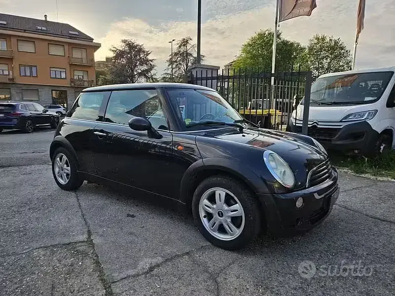 Usata Mini ONE 90 CV (66 kW) 2006 Nero Utilitaria