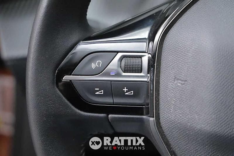 Usata Peugeot 2008 Allure 101 CV (74 kW) 2023 Orange fusion SUV