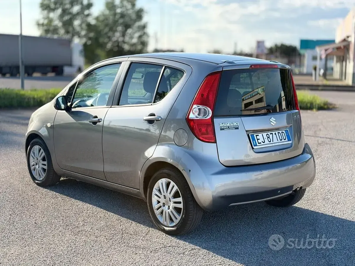 Usata Suzuki Splash 65 CV (47 kW) 2011 Grigio Utilitaria