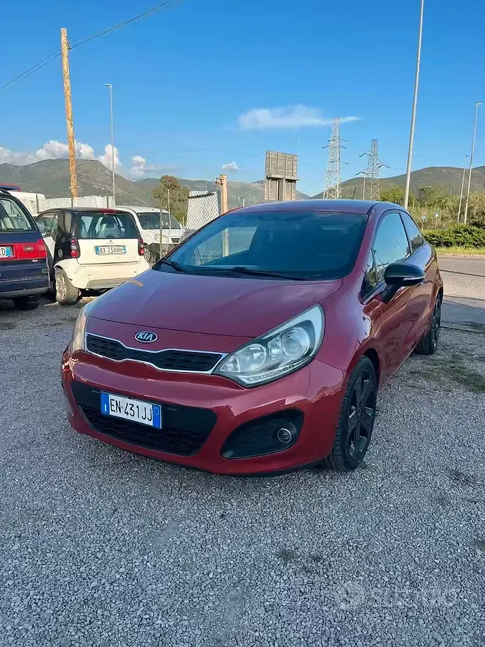 Käytetty Kia Rio 85 HP (62 kW) 2012 Punainen Sedan