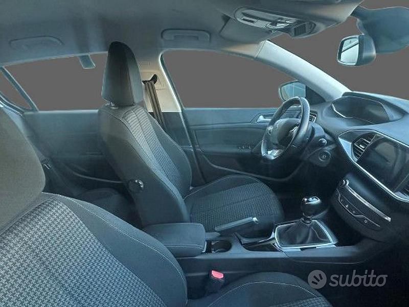 Usata Peugeot 308 Active 131 CV (96 kW) 2021 Grigio scuro Berlina