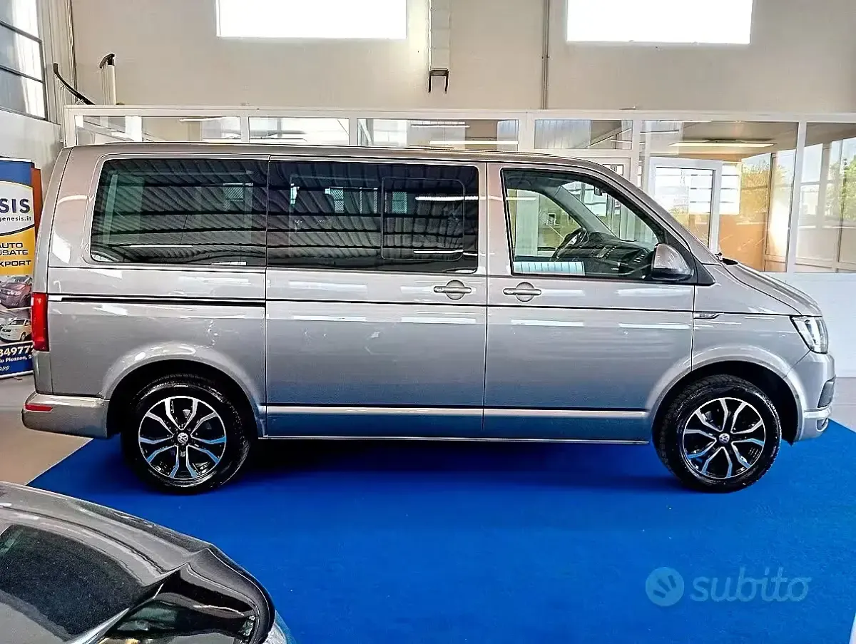 Usata VW Caravelle 150 CV (110 kW) 2018 Grigio mojave met Furgone