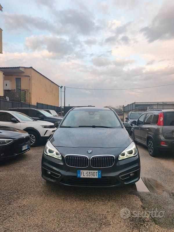 Usata BMW 218 Luxury Line 149 CV (109 kW) 2017 Grigio Station wagon