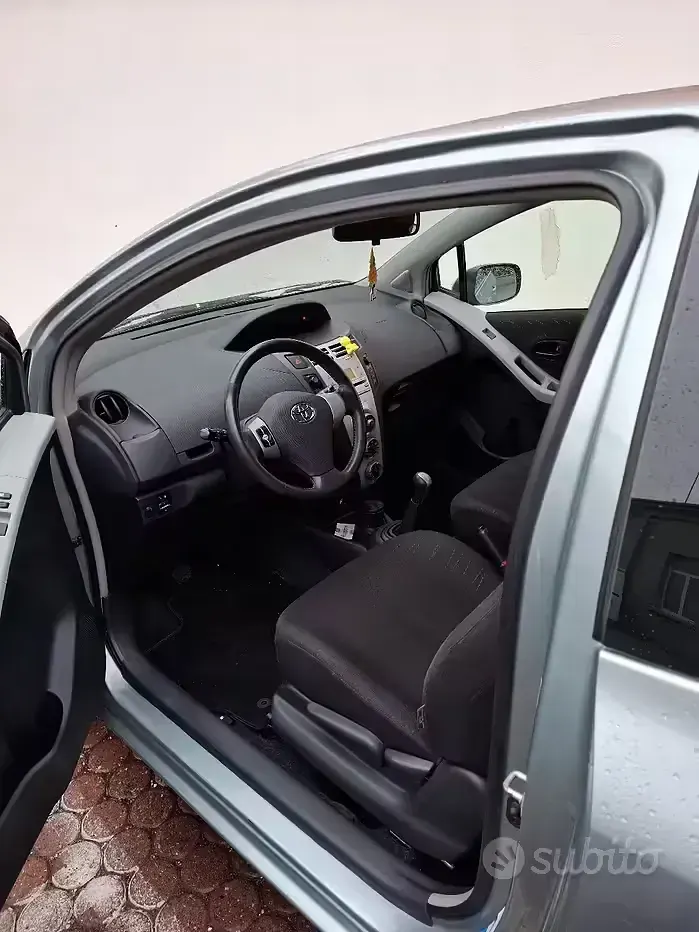 Usata Toyota Yaris 69 CV (50 kW) 2006 Berlina