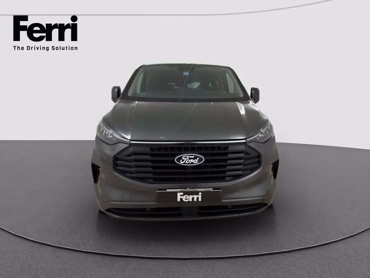 Usata Ford Transit Custom Titanium 136 CV (100 kW) 2025 Magnetic grey Station wagon