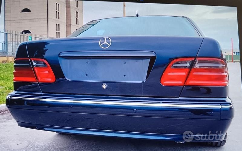 Usata Mercedes E270 2001 Blu Berlina