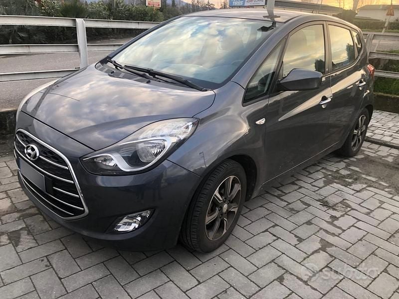 Usata Hyundai i20 Comfort 89 CV (65 kW) 2018 Grigio Berlina