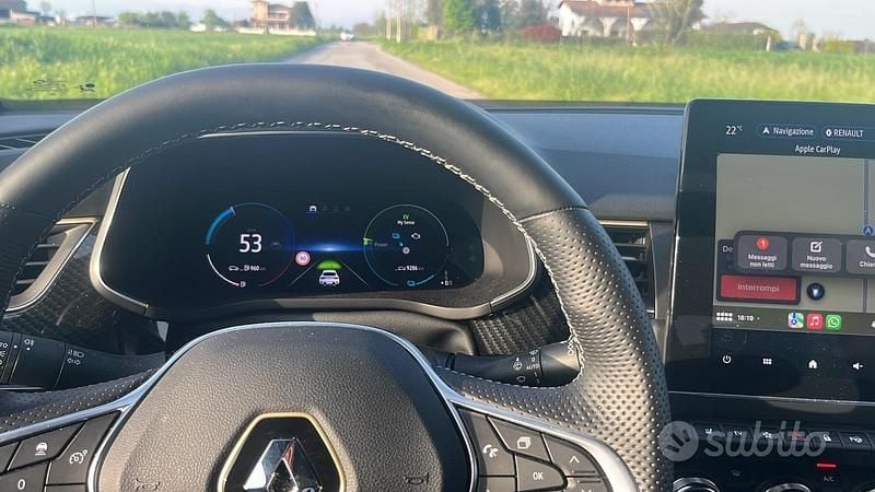 Usata Renault Captur 145 CV (106 kW) 2023 Grigio SUV