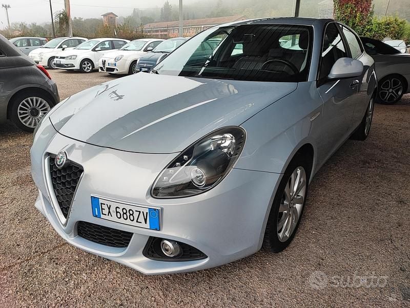 Grigio Usata 2015 Alfa Romeo Giulietta Distinctive Due volumi | 8400 € (Buon prezzo) - Immagine 1/4