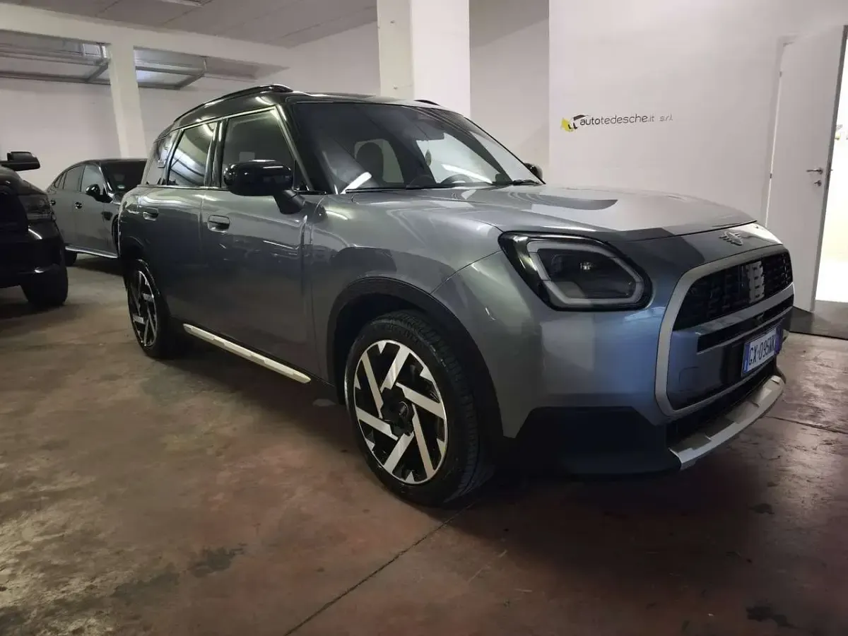 Usata Mini Cooper Countryman Favoured 163 CV (119 kW) 2025 Grigio SUV