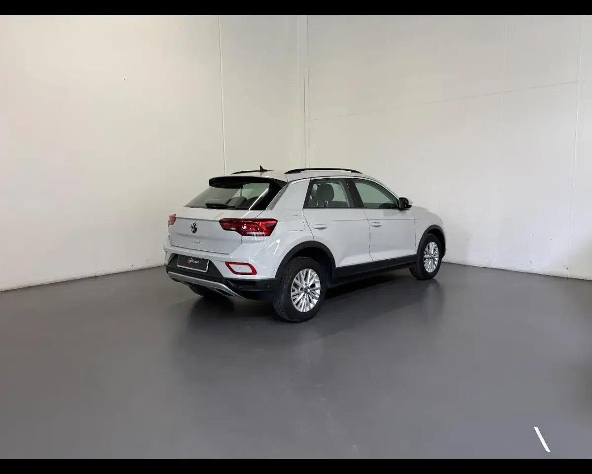 Usata VW T-Roc Life 110 CV (80 kW) 2023 Beige SUV