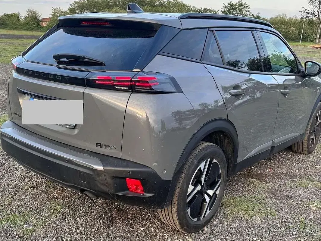 Usata Peugeot 2008 Allure 101 CV (74 kW) 2024 Grigio SUV