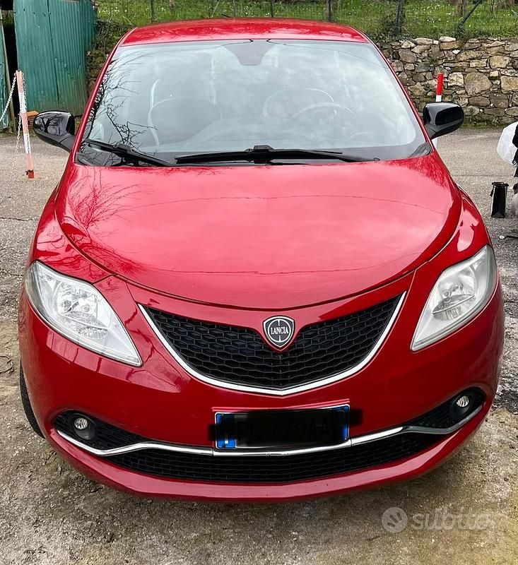 Usata Lancia Ypsilon 95 CV (69 kW) 2016 Rosso Utilitaria