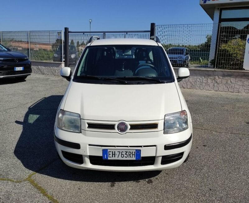 Usato 2011 Fiat Panda 1.2 Benzin 69 CV (3.900 €)