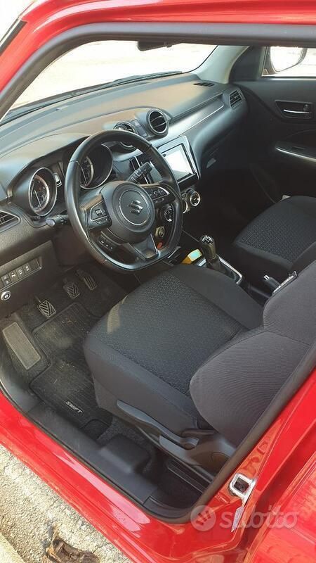 Usata Suzuki Swift 83 CV (61 kW) 2021 Rosso Utilitaria