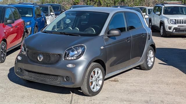 Usata Smart ForFour 71 CV (52 kW) 2017 Grigio Utilitaria