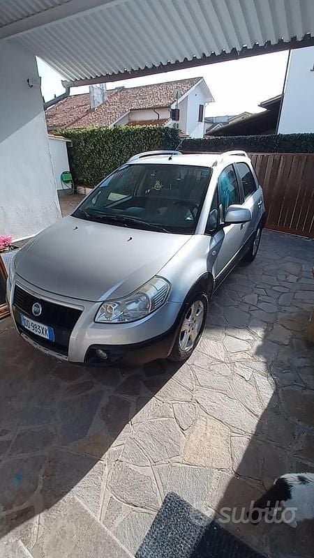 Usata Fiat Sedici Dynamic 107 CV (78 kW) 2005 Grigio SUV