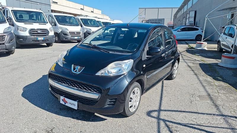 Usata Peugeot 107 Access 68 CV (50 kW) 2012 Nero Utilitaria