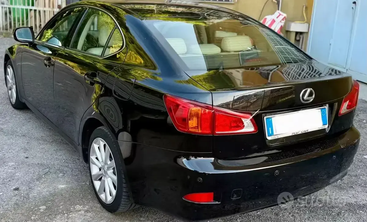 Usata Lexus IS220d 177 CV (130 kW) 2010 Nero Berlina